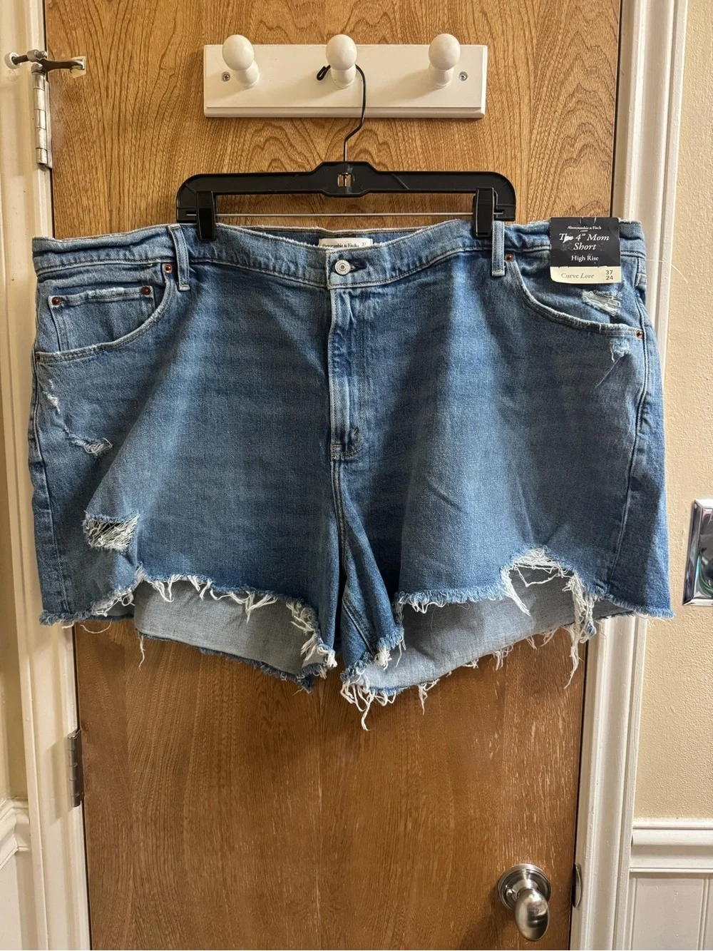 Abercrombie & Fitch Plus 4” Mom Jean Shorts High Rise Distressed 37/24 (24)